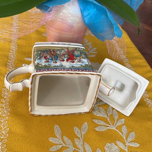 Windsor "A Round of Golf" Ceramic Teapot Collectible - Picture 6 of 11